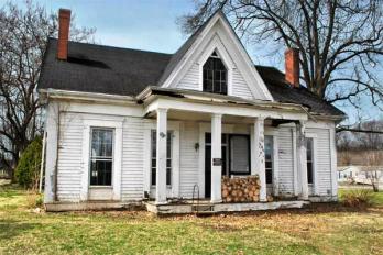 Lagre dette gamle huset: Historic Kentucky Farmhouse