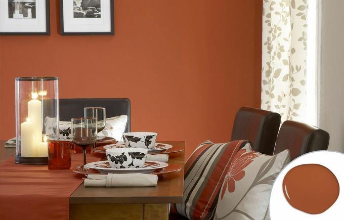 Пикантен оранжев цвят на трапезарията