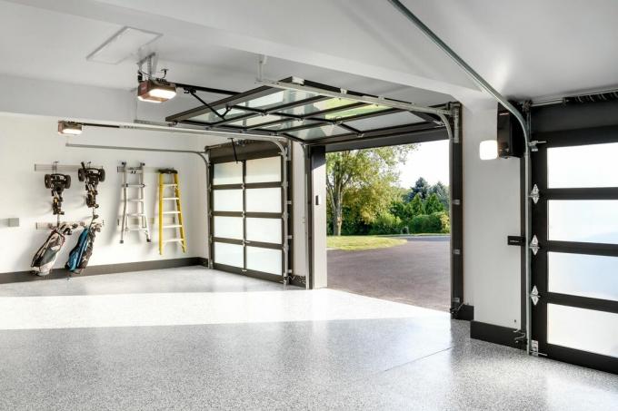 Primavera de 2021, Reno Planner: Garage Door Smarts, garaje desde adentro