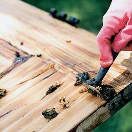 Chemische Abbeizmittel sorgen für eine schnelle Vorbereitung von Holzoberflächen für die Reparaturlackierung