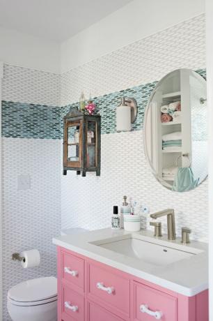 חדר אמבטיה בבית הרעיון הירוק של אמרסון 2016