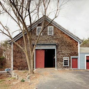 < p> Ta nieremontowana stodoła jest częścią gospodarstwa rolnego z 1849 roku w Carlisle w stanie Massachusetts, gdzie obecnie odbywa się bieżący program telewizyjny TOH. Tutaj pokazano go przed rozpoczęciem budowy, aby przekształcić go w przestrzeń życiową w kwietniu ubiegłego roku.</p>