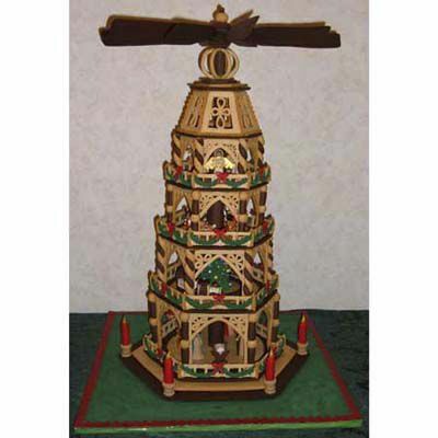 Piernikowa niemiecka piramida bożonarodzeniowa z 4 poziomami. 