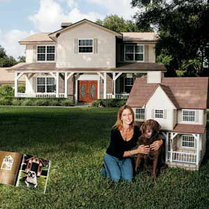 < p>< strong> Zdobywca pierwszego miejsca</strong> < br> Morgan przed domem Lutz na Florydzie, który odtworzyła w psiej skali dla swojego czekoladowego labradora Sadie.</p>