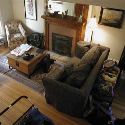 Înainte de înscenarea în casă: Living Messy Livingroom