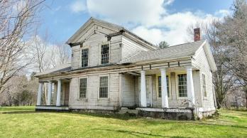 इस पुराने घर को बचाएं: इंडियाना ग्रीक रिवाइवल