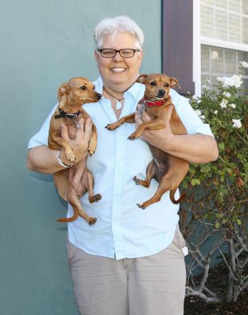 Lori Spiak ja tema kaks koera, Lana ja Andy 
